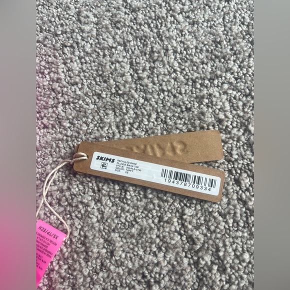 SKIMS SIGNATURE SWIM PLUNGE BIKINI TOP Size Xs In Taffy Barbie Pink Nwt - Picture 3 of 6